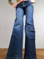 Low-rise cargo jeans with zip