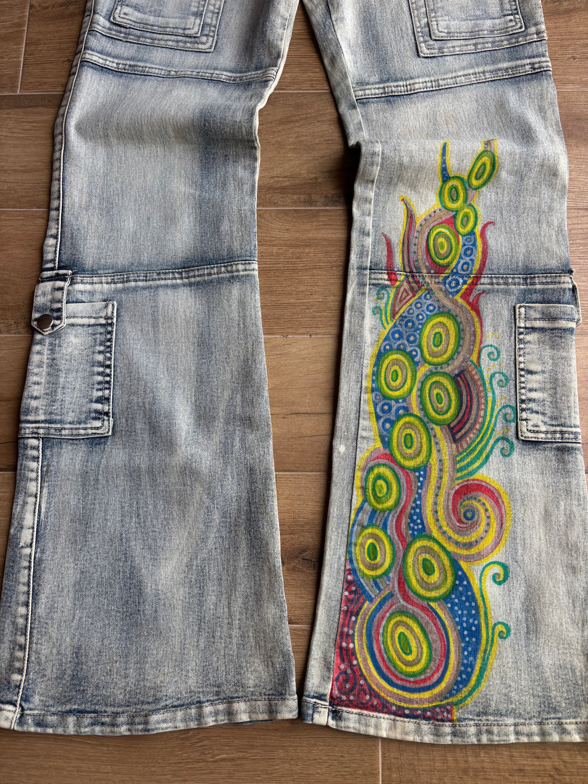Jeans cargo svasati con disegni fatti a mano anni 2000