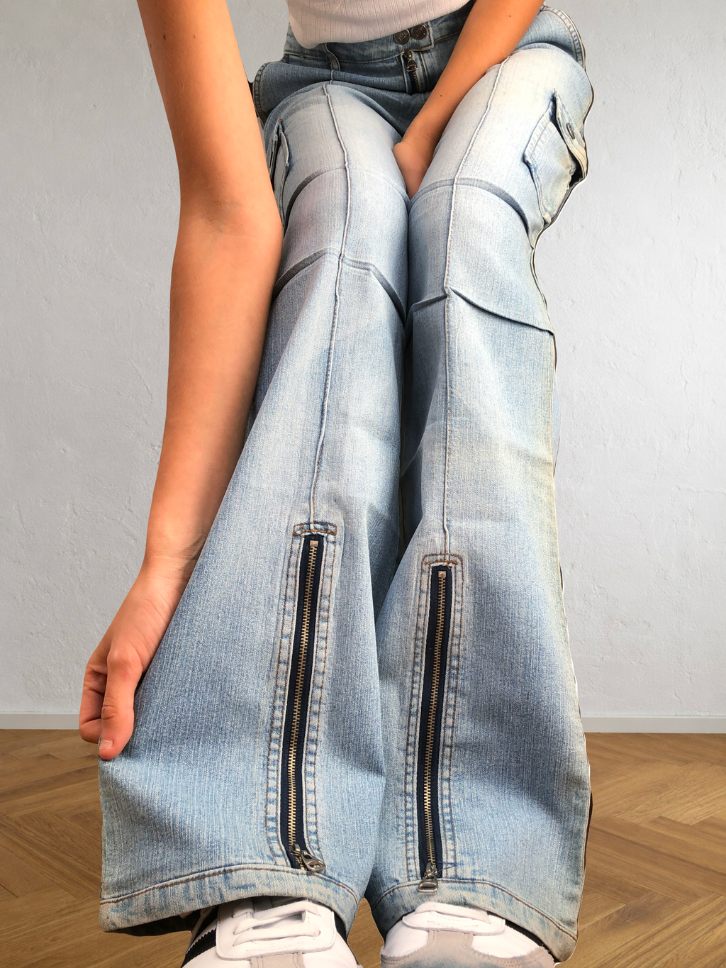 90s light-wash cargo jeans with zip cuffs