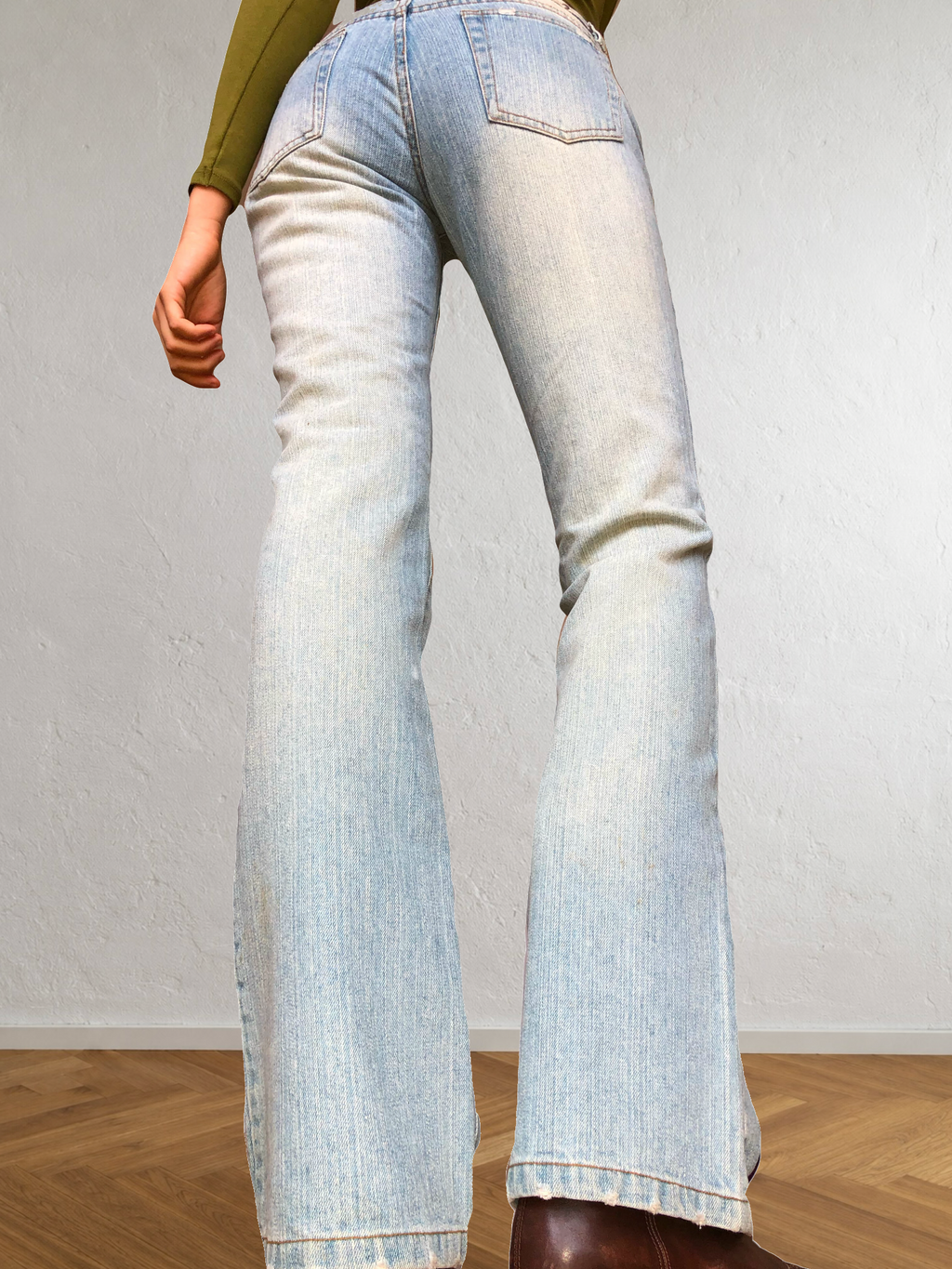 Low-rise bootcut embroidered flared jeans