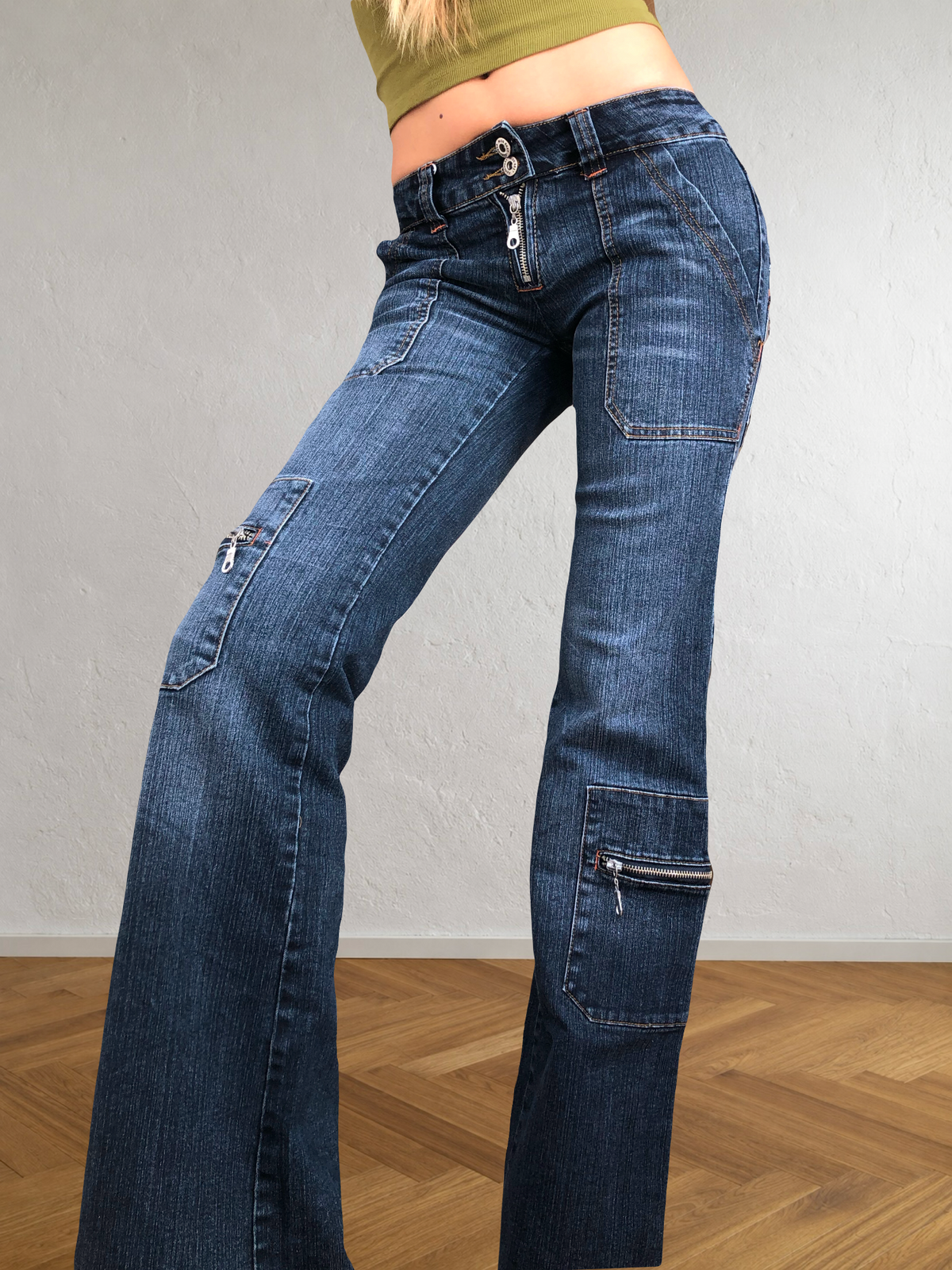 Low-rise cargo jeans with zip