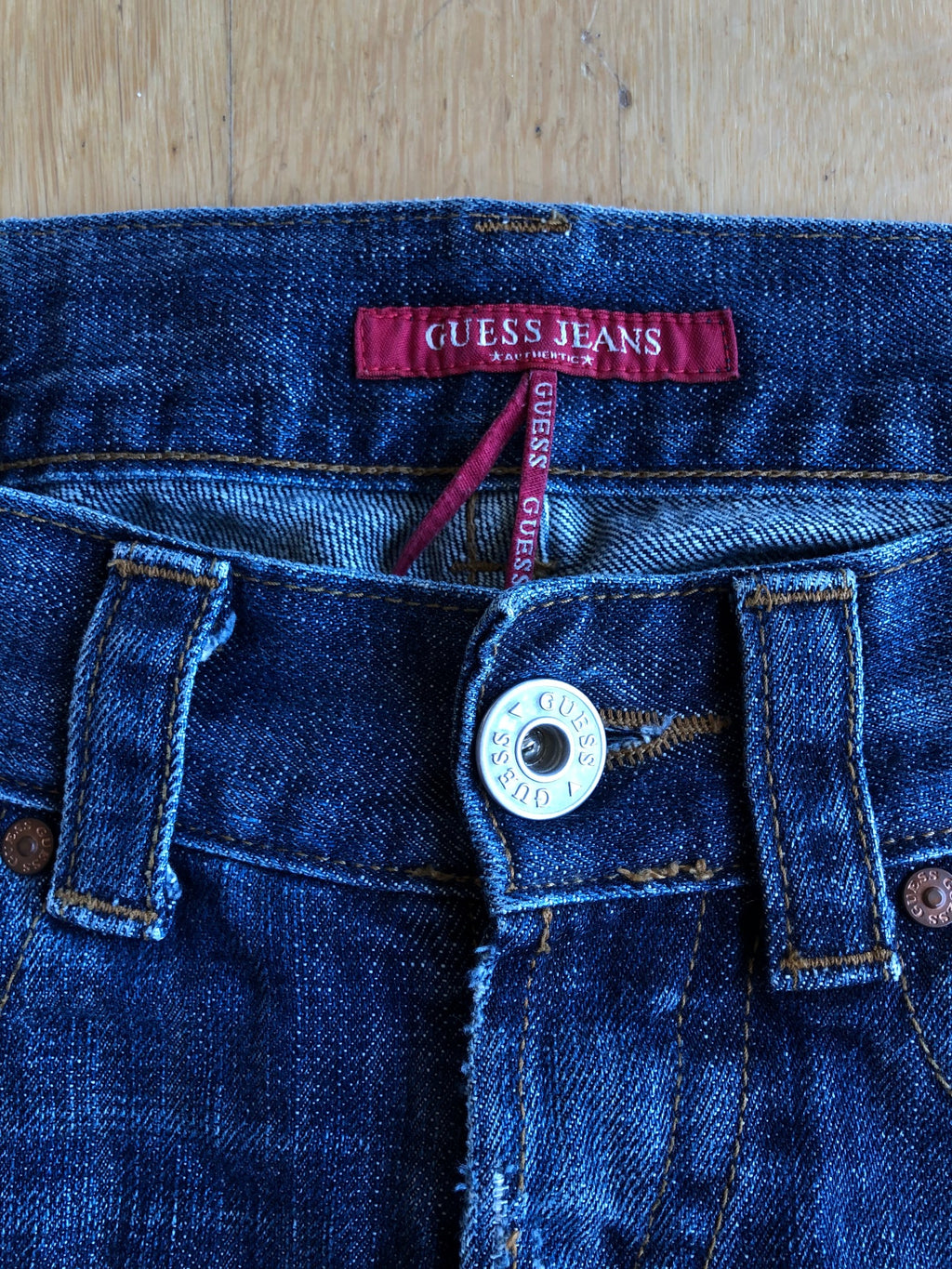 Shorts GUESS in denim anni 90