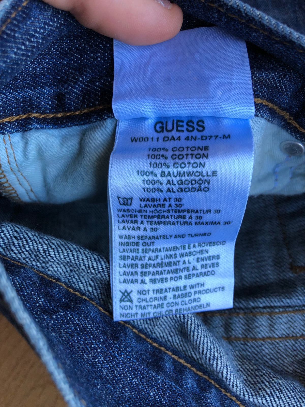 Shorts GUESS in denim anni 90