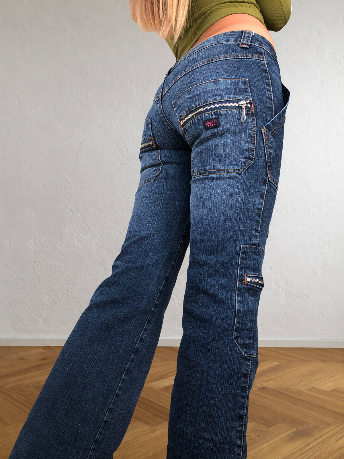 Low-rise cargo jeans with zip