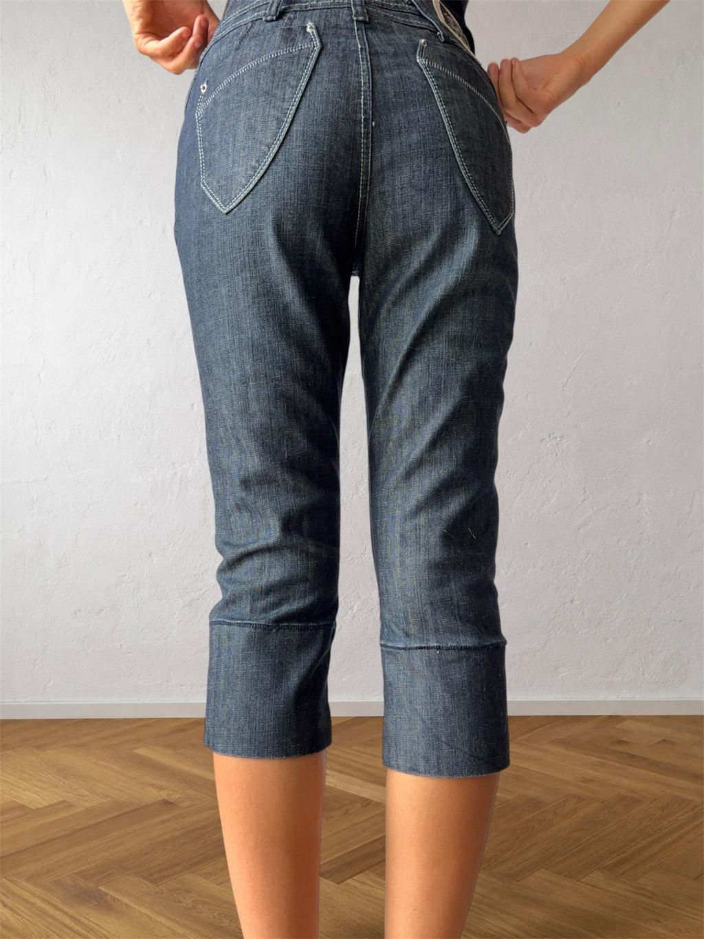 Jeans Capri scuri affusolati chic anni 90