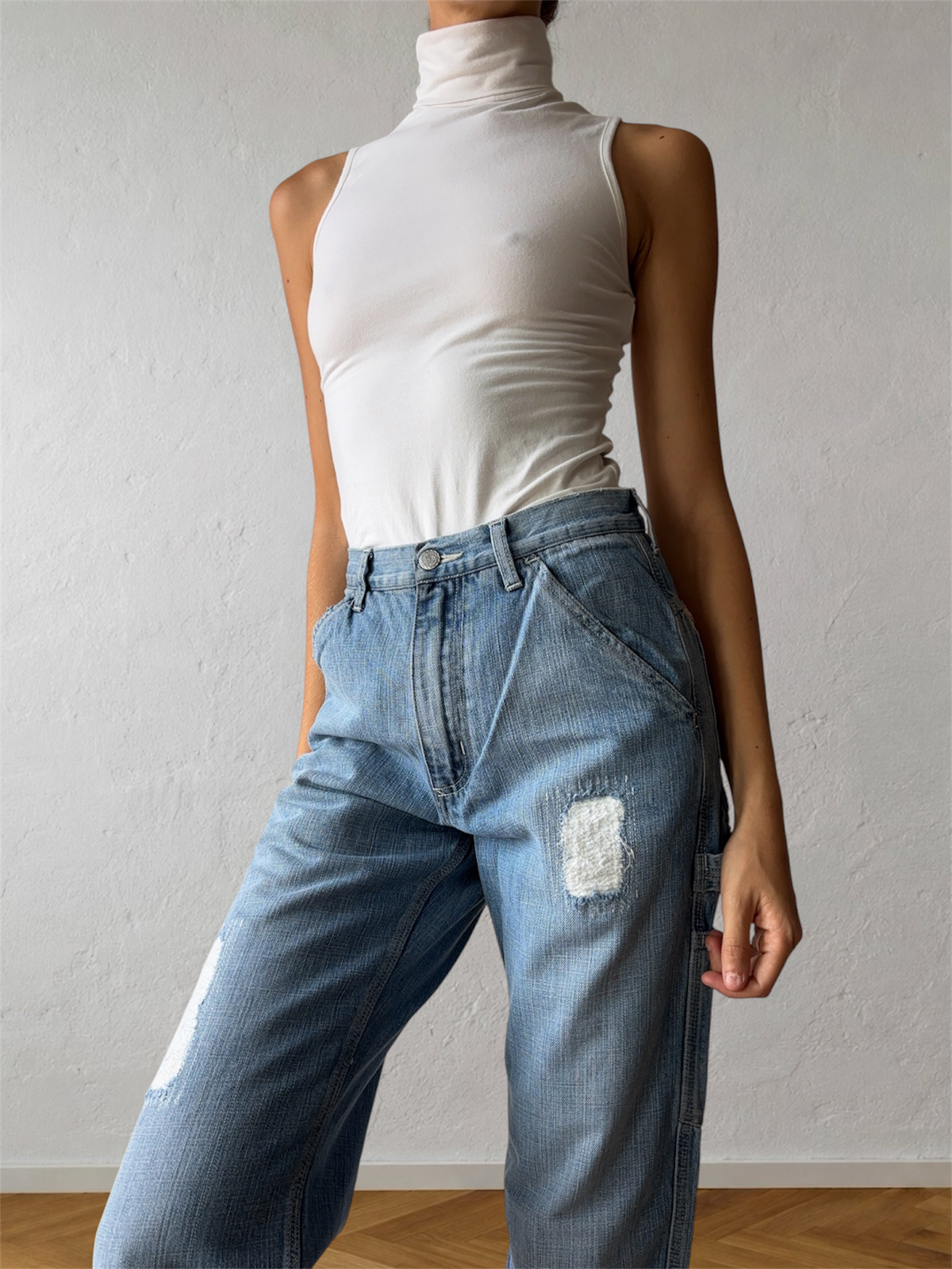 Jeans chiari anni 90 con zip e scritta gialla