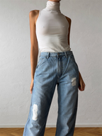 Light-wash 90s jeans with zipper and yellow lettering