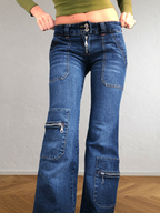 Low-rise cargo jeans with zip