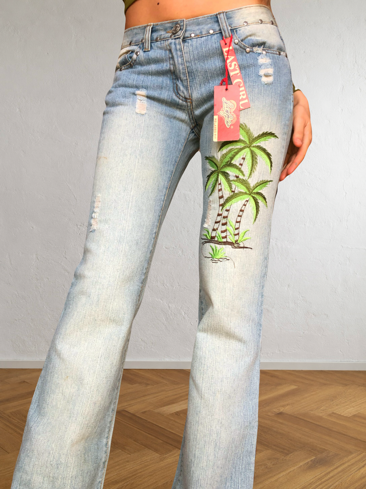 Low-rise bootcut embroidered flared jeans