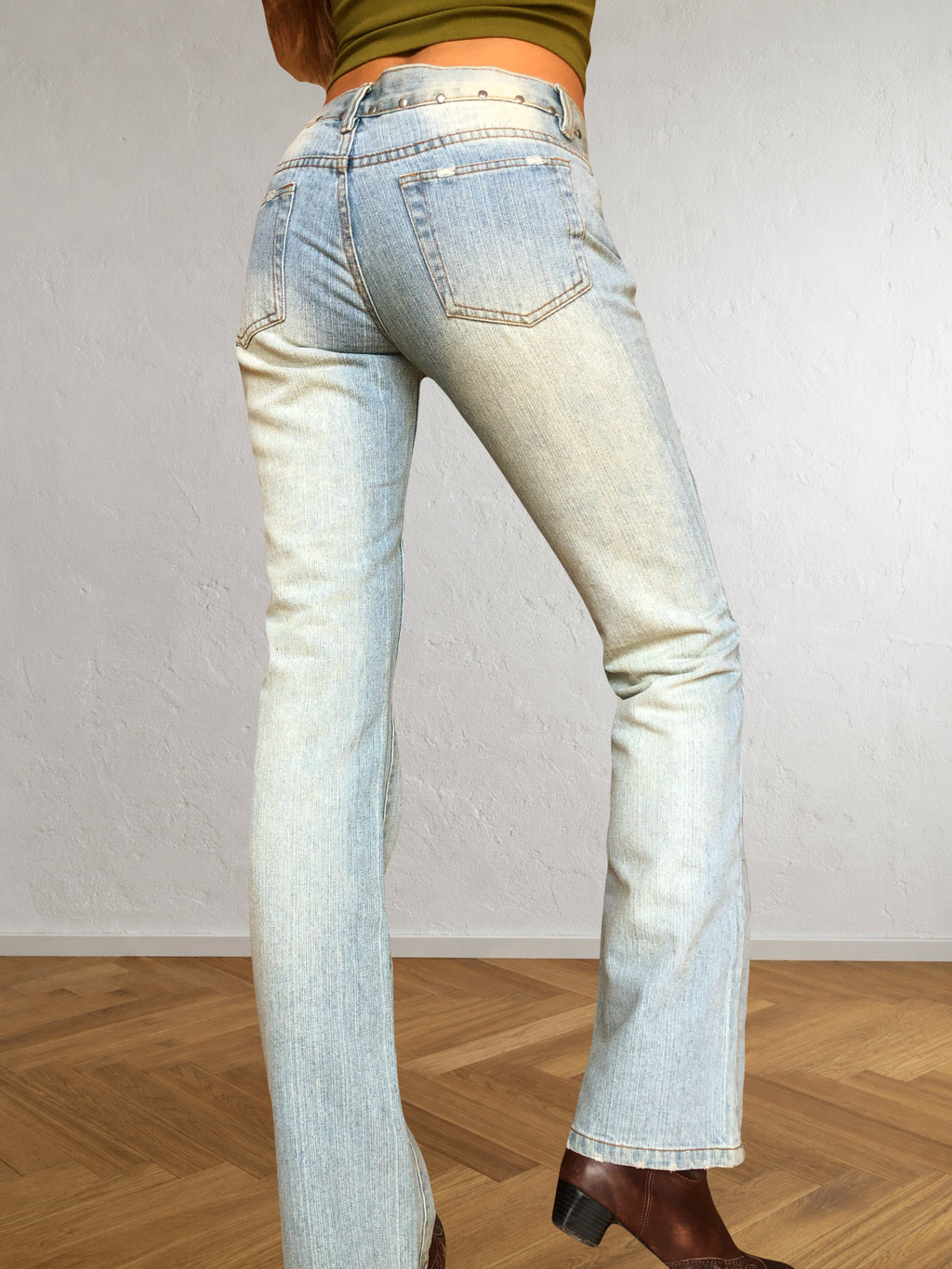 Low-rise bootcut embroidered flared jeans