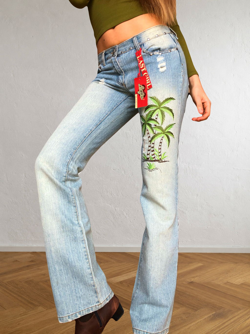 Low-rise bootcut embroidered flared jeans