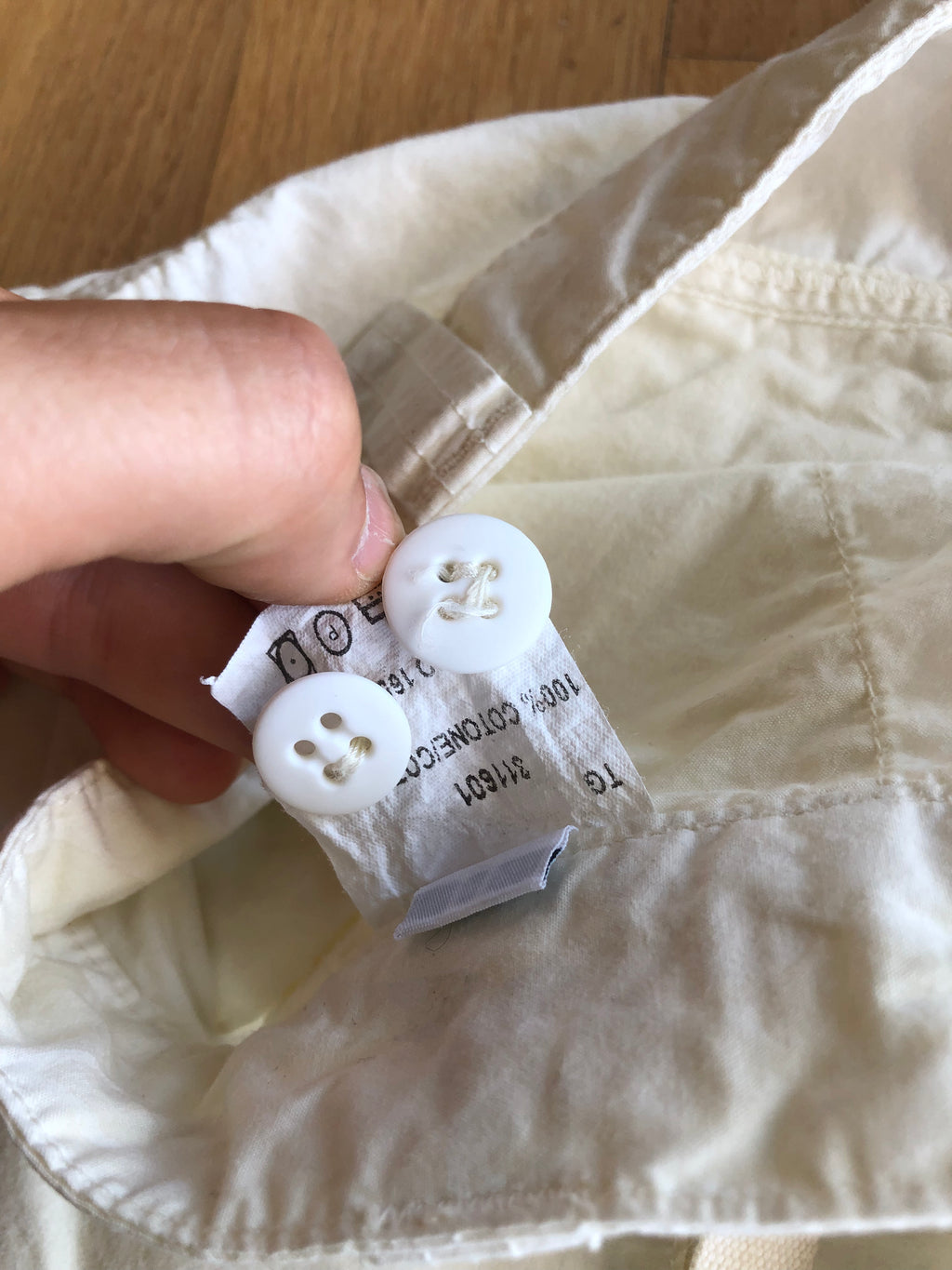 Weiße knielange Shorts im Stil der 90er