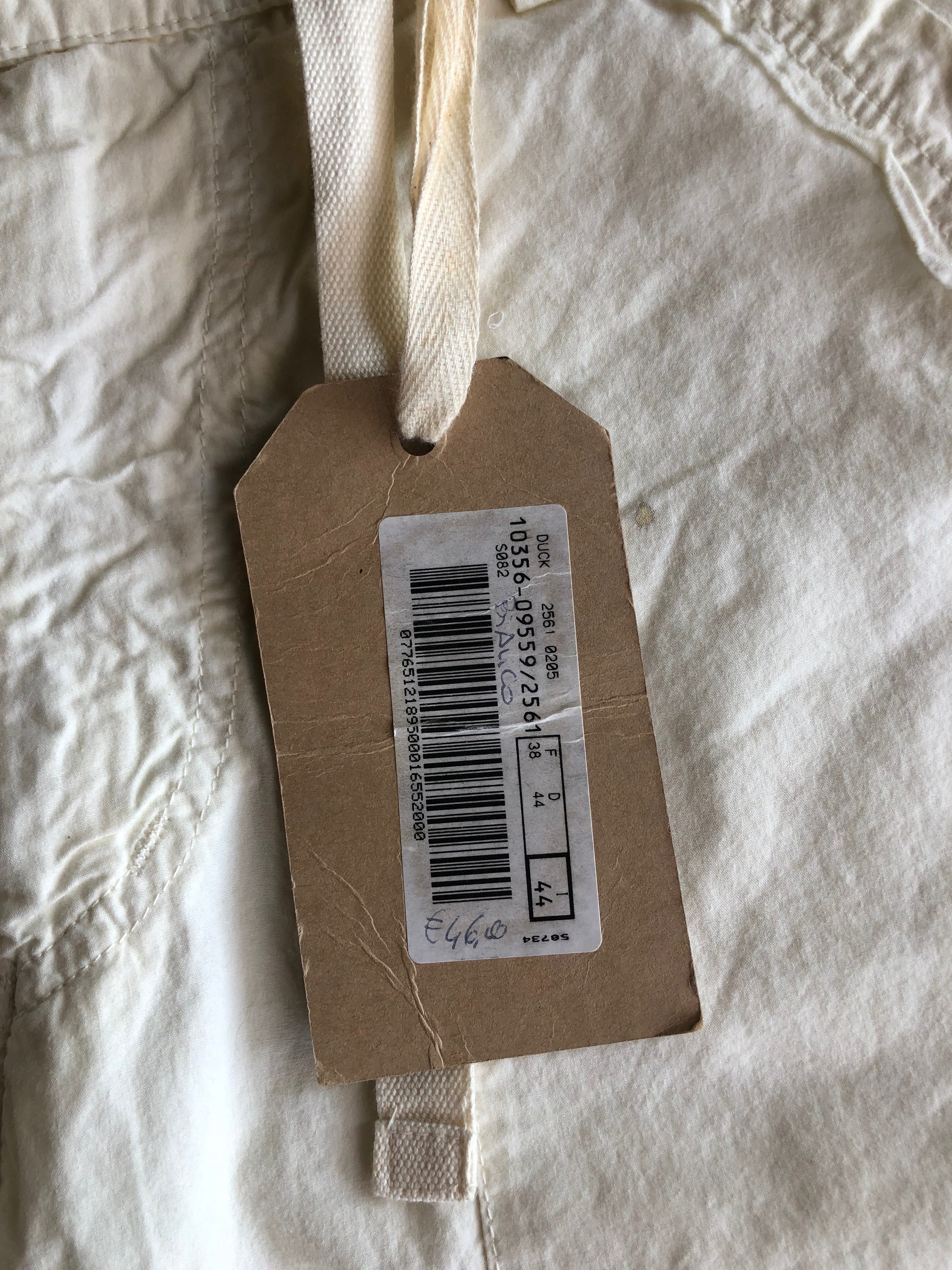 Weiße knielange Shorts im Stil der 90er