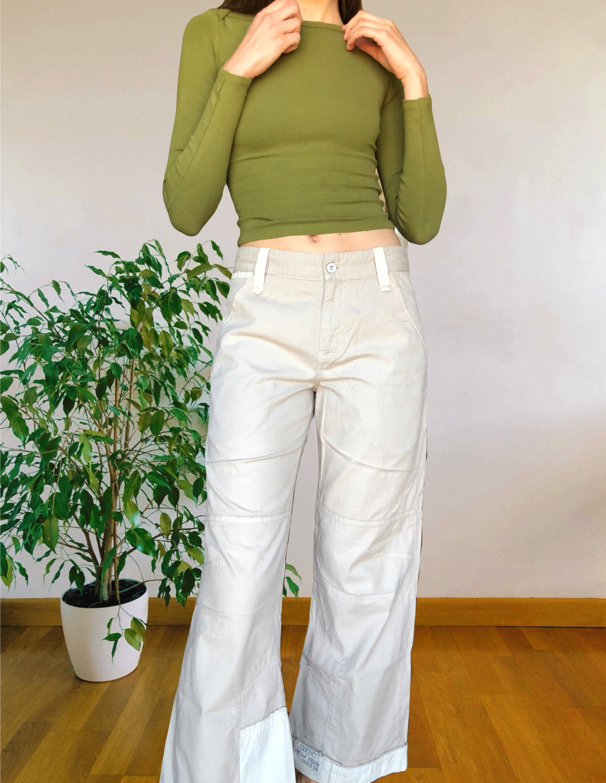 Beige wide-leg cargo pants with light-colored inserts