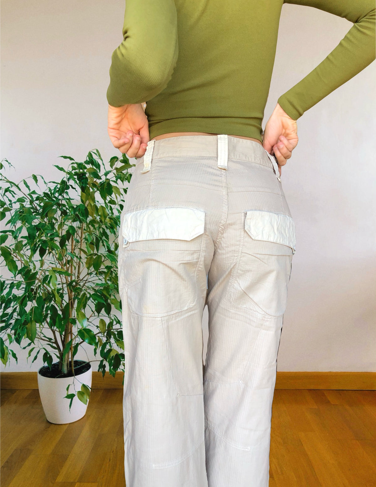 Beige wide-leg cargo pants with light-colored inserts