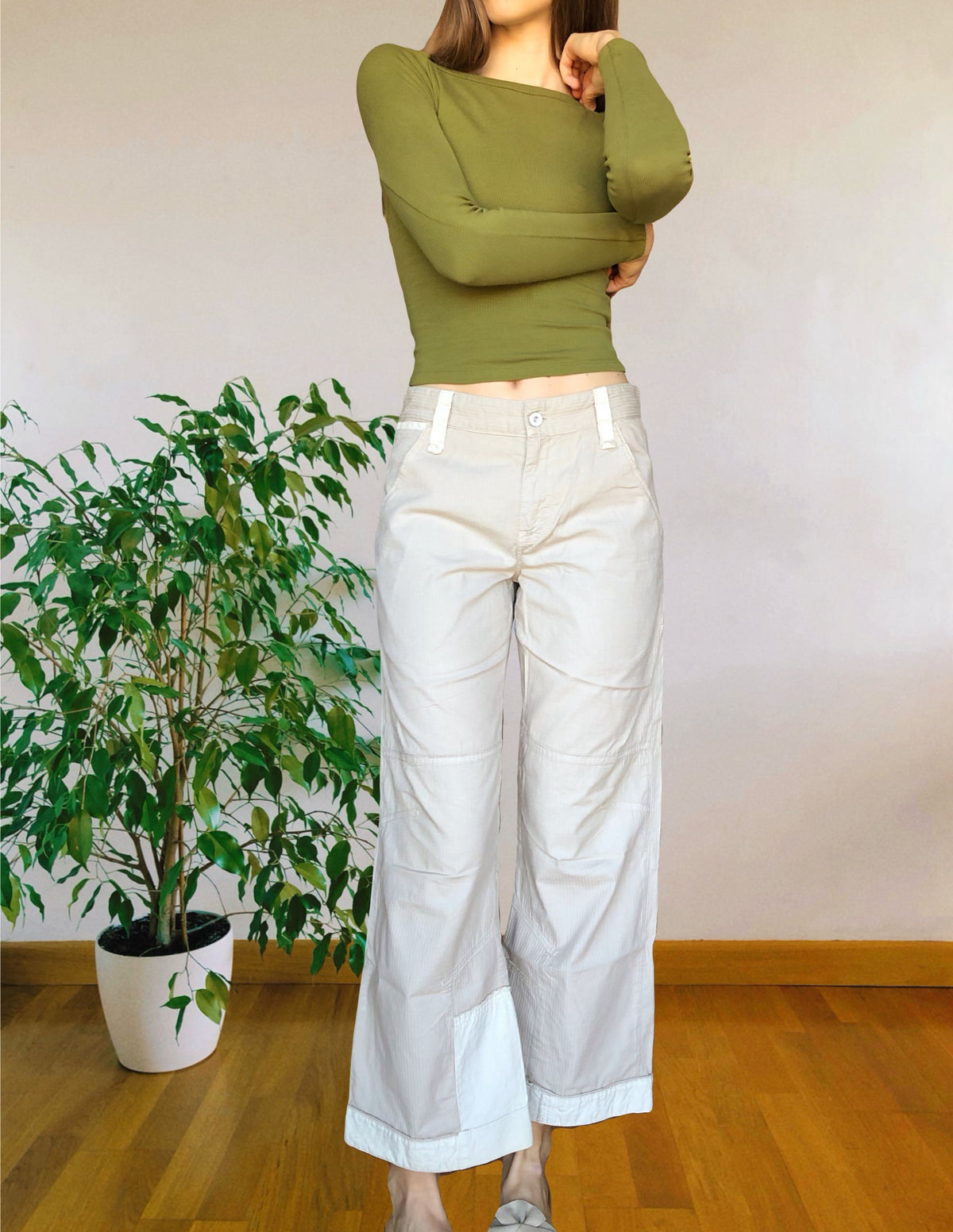 Beige wide-leg cargo pants with light-colored inserts
