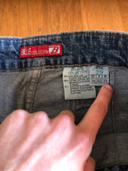 Jeans vintage anni 90 svasati. Molteplici tasche tonde