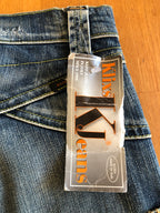 Jeans Vintage anni 90 con sagomature chiare. Svasati zip in fondo