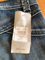 Jeans Vintage anni 90 con sagomature chiare. Svasati zip in fondo