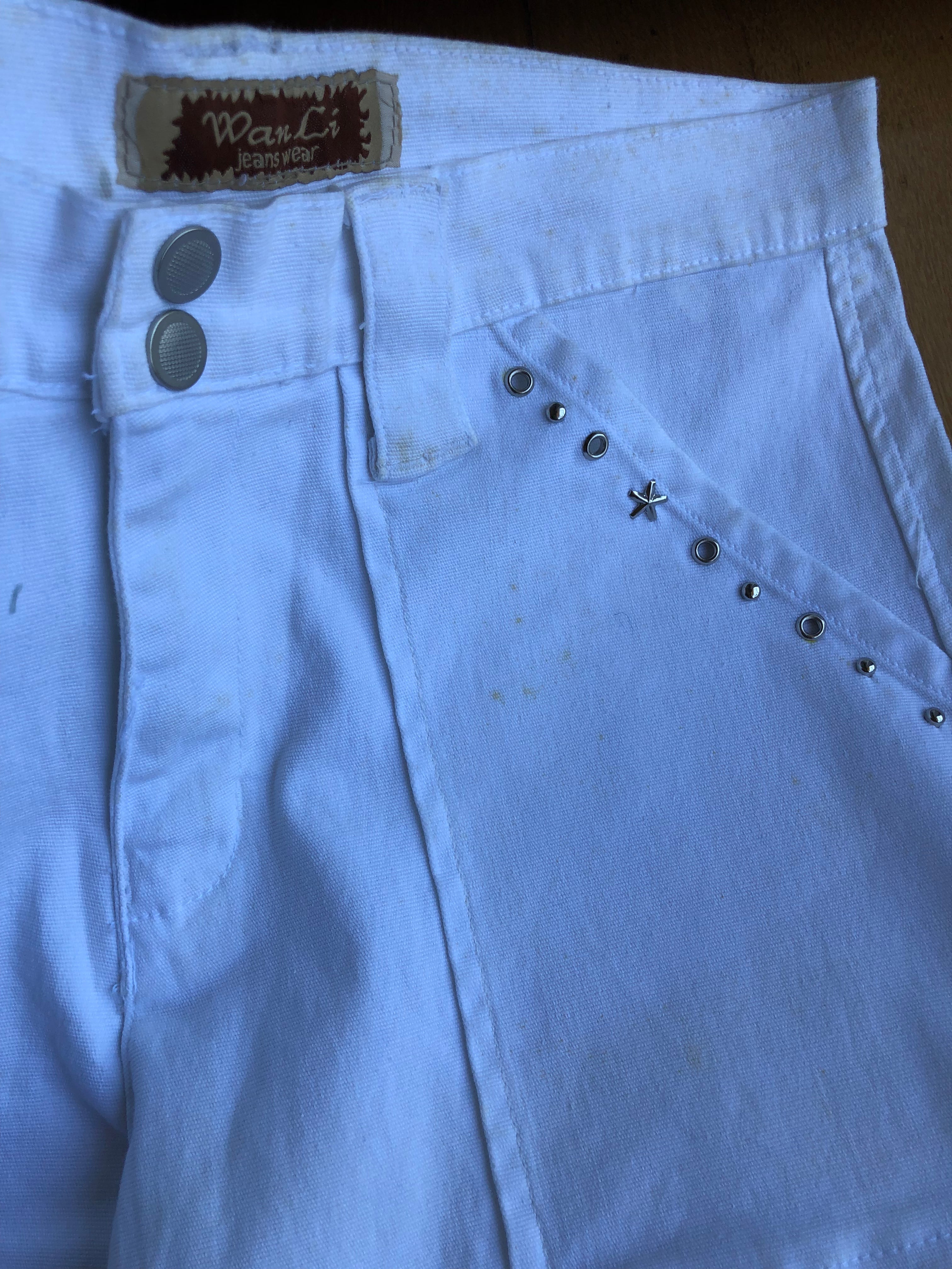 Weiße Cargo-Hose WANLI mit Strass und Nieten im Stil der 2000er