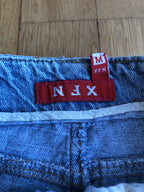 Weite Capri-Jeans mit Schnallen und niedriger Taille im 2000er-Jahre-Stil