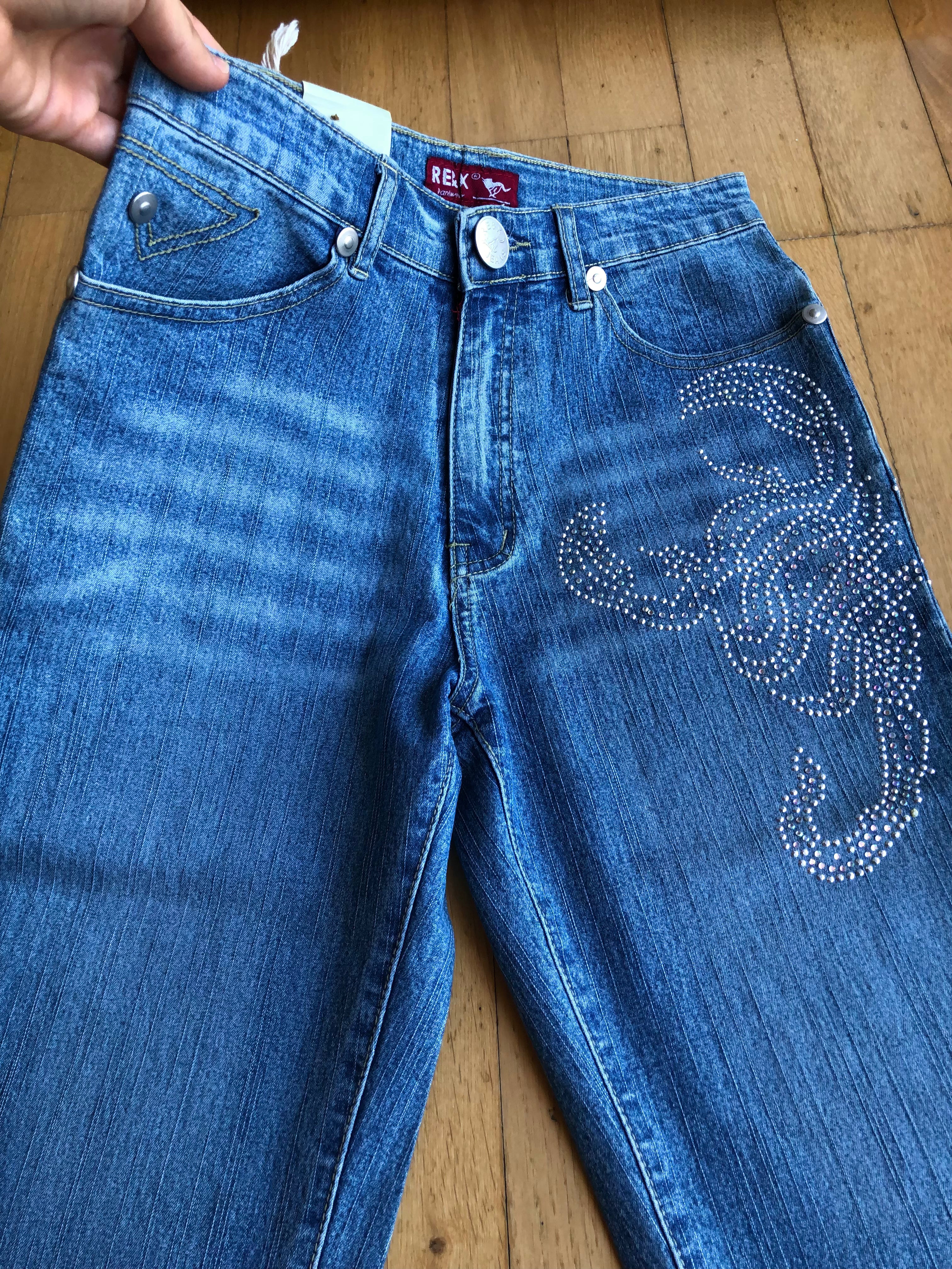 Jeans Capri con strass a forma di Scorpione