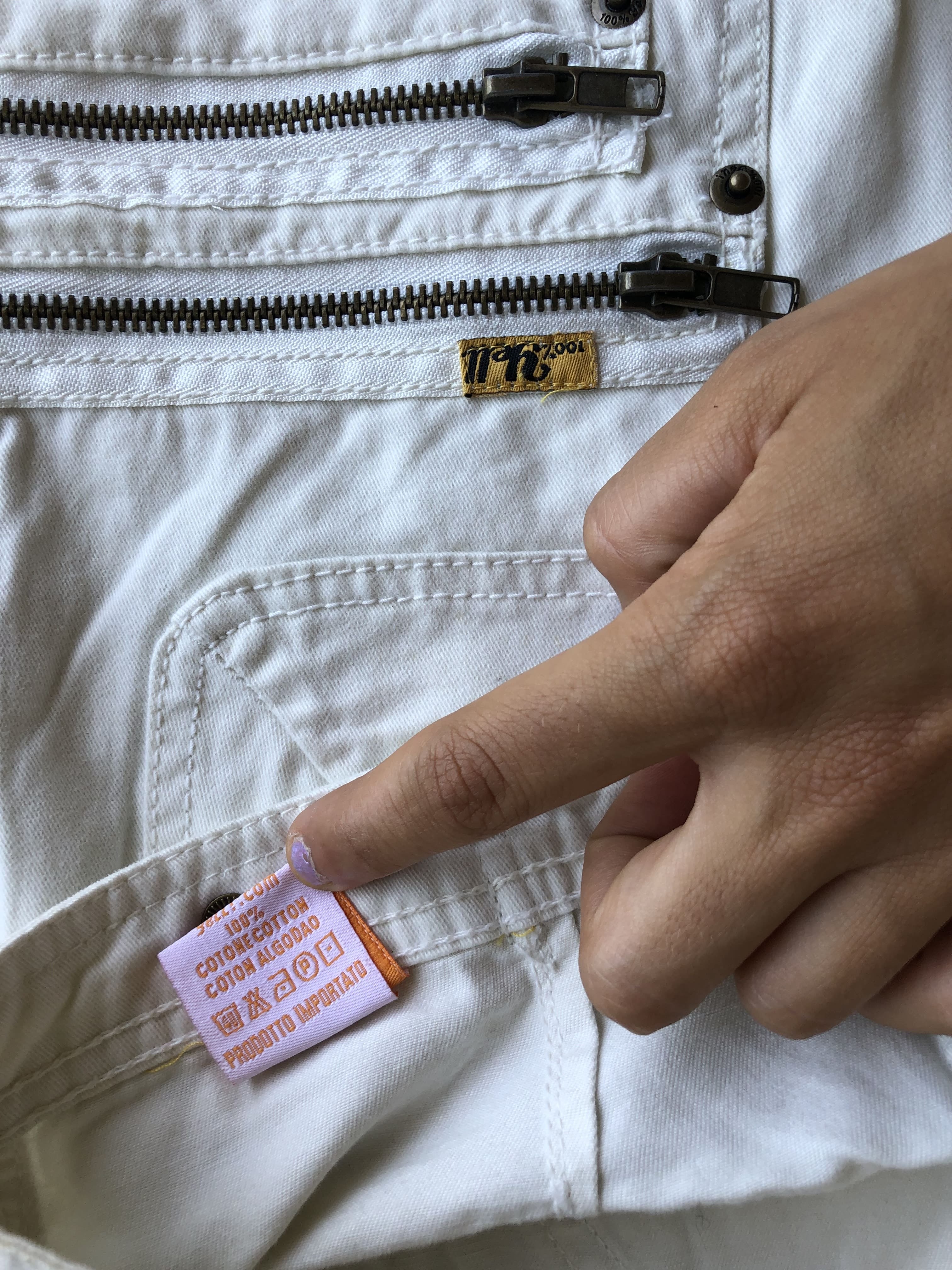 Pantaloni bianchi vintage anni 2000. Cargo, zip, cintura e fibbie