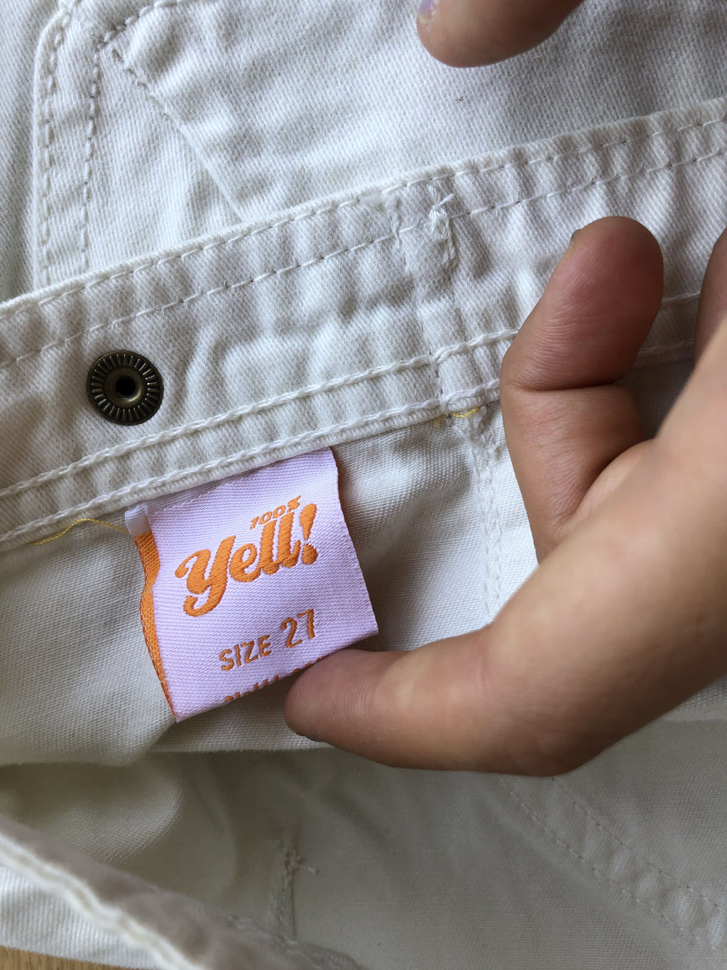 Pantaloni bianchi vintage anni 2000. Cargo, zip, cintura e fibbie