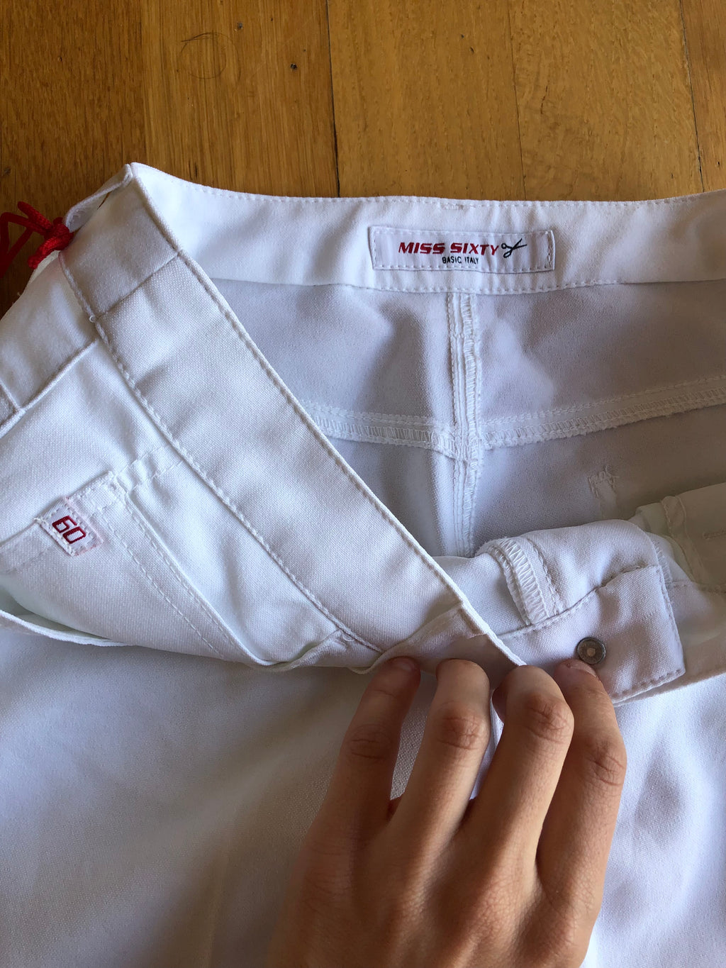 Pantalon Miss Sixty blanc évasé à pli permanent années 2000