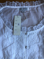 Camicetta bianca con bottoni e ricami