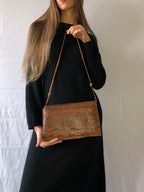 Schultertasche aus Pythonleder und Leder im Stil der 90er