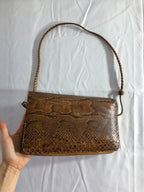 Schultertasche aus Pythonleder und Leder im Stil der 90er
