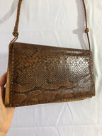 Schultertasche aus Pythonleder und Leder im Stil der 90er