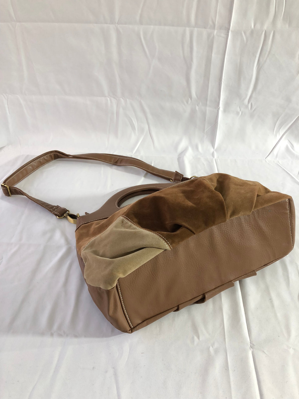 Wildledertasche von Carpisa im Stil der 2000er mit Karree-Muster