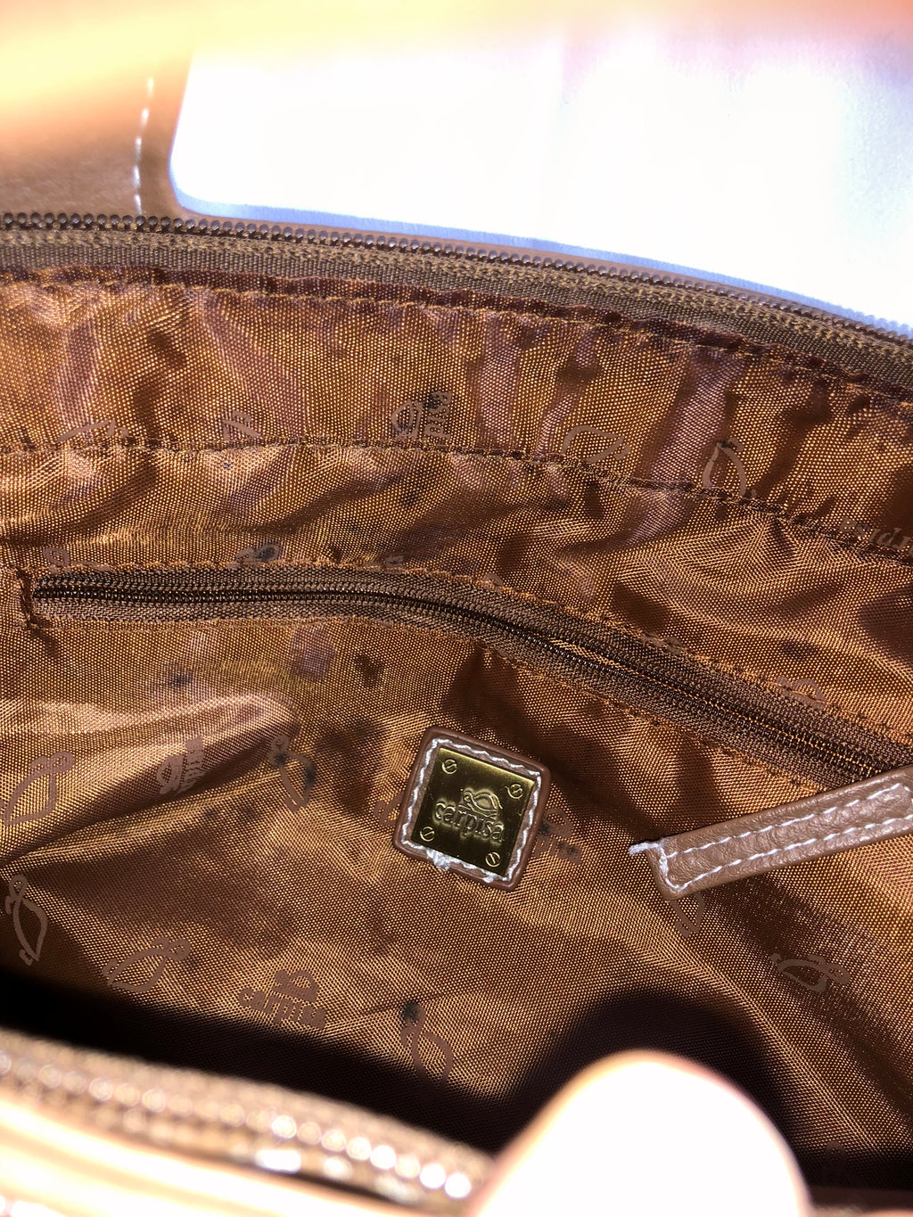 Wildledertasche von Carpisa im Stil der 2000er mit Karree-Muster