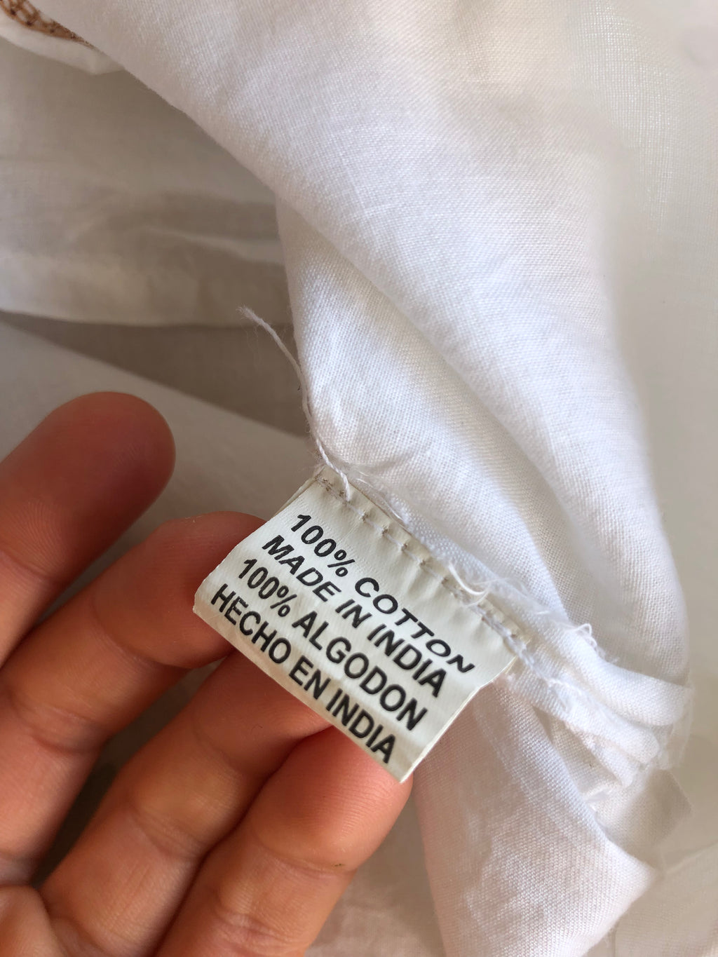 Haut bohème blanc brodé à col mao