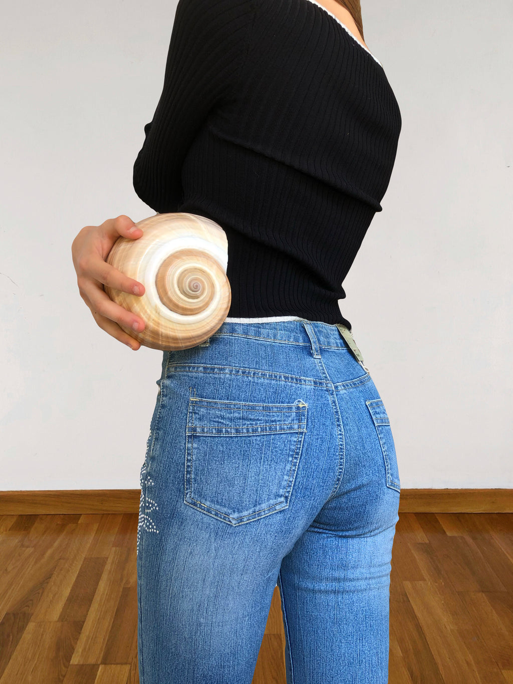 Jeans Capri con strass a forma di Scorpione