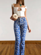 Blaue und weiße ONYX-Hose mit Blumenmuster im Stil der 90er