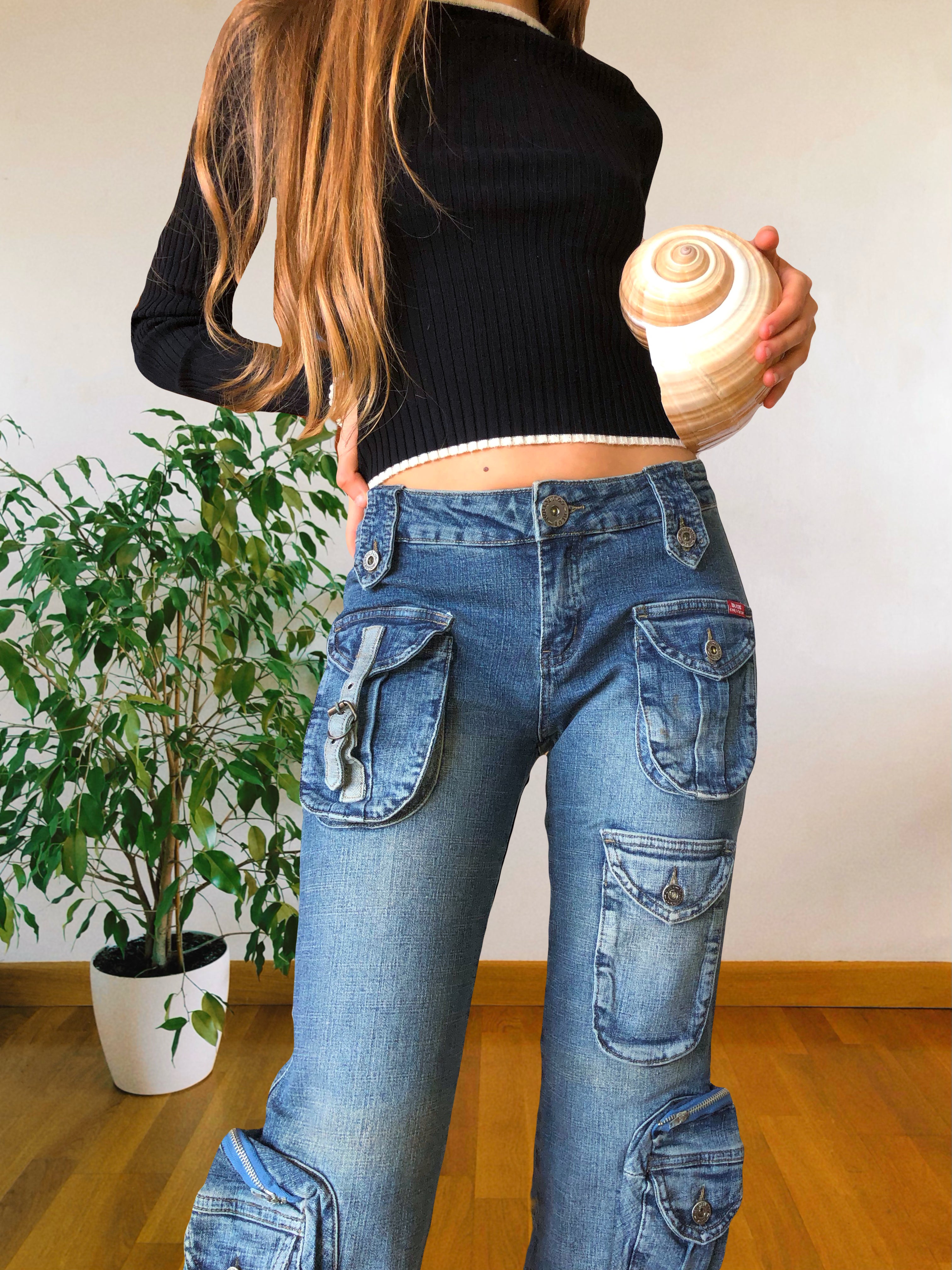 Jeans vintage anni 90 svasati. Molteplici tasche tonde