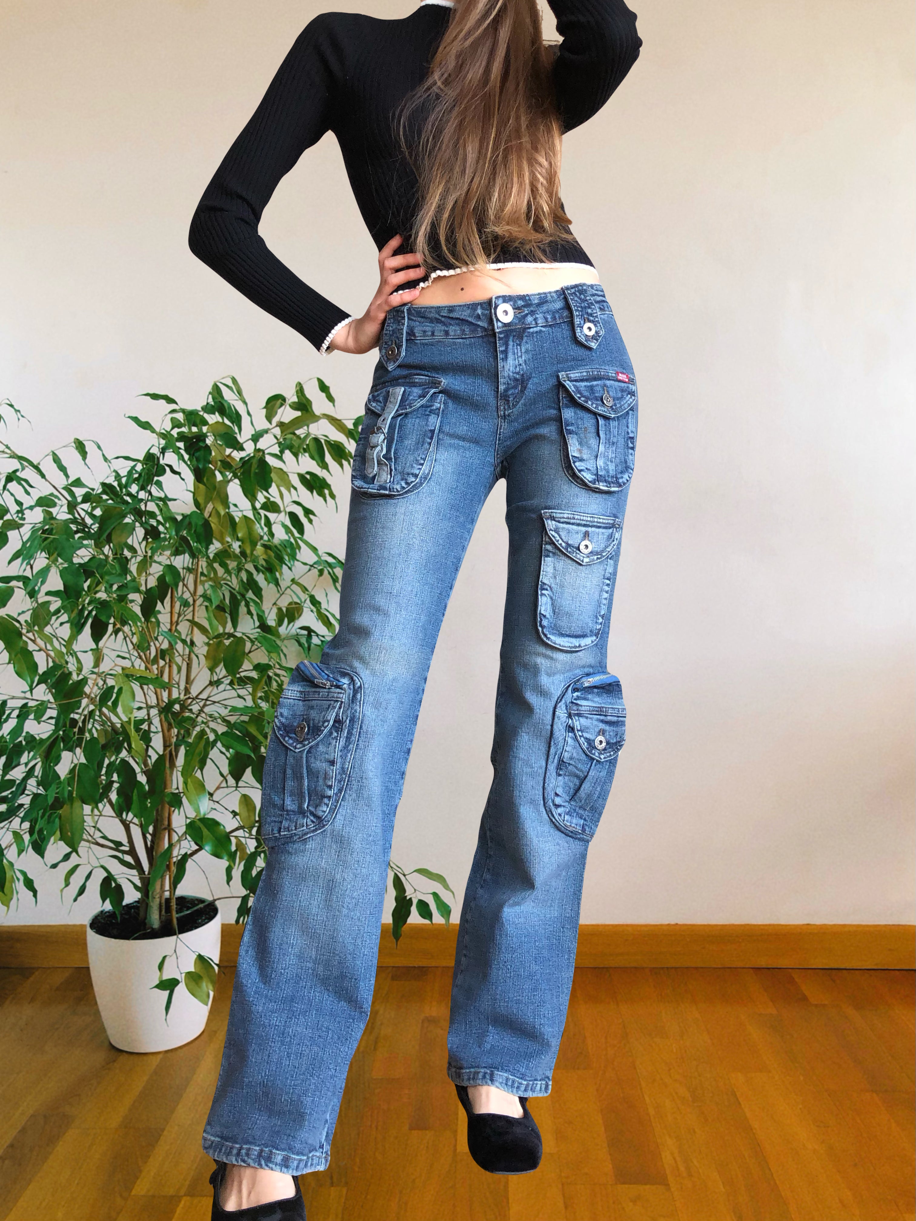 Jeans vintage anni 90 svasati. Molteplici tasche tonde