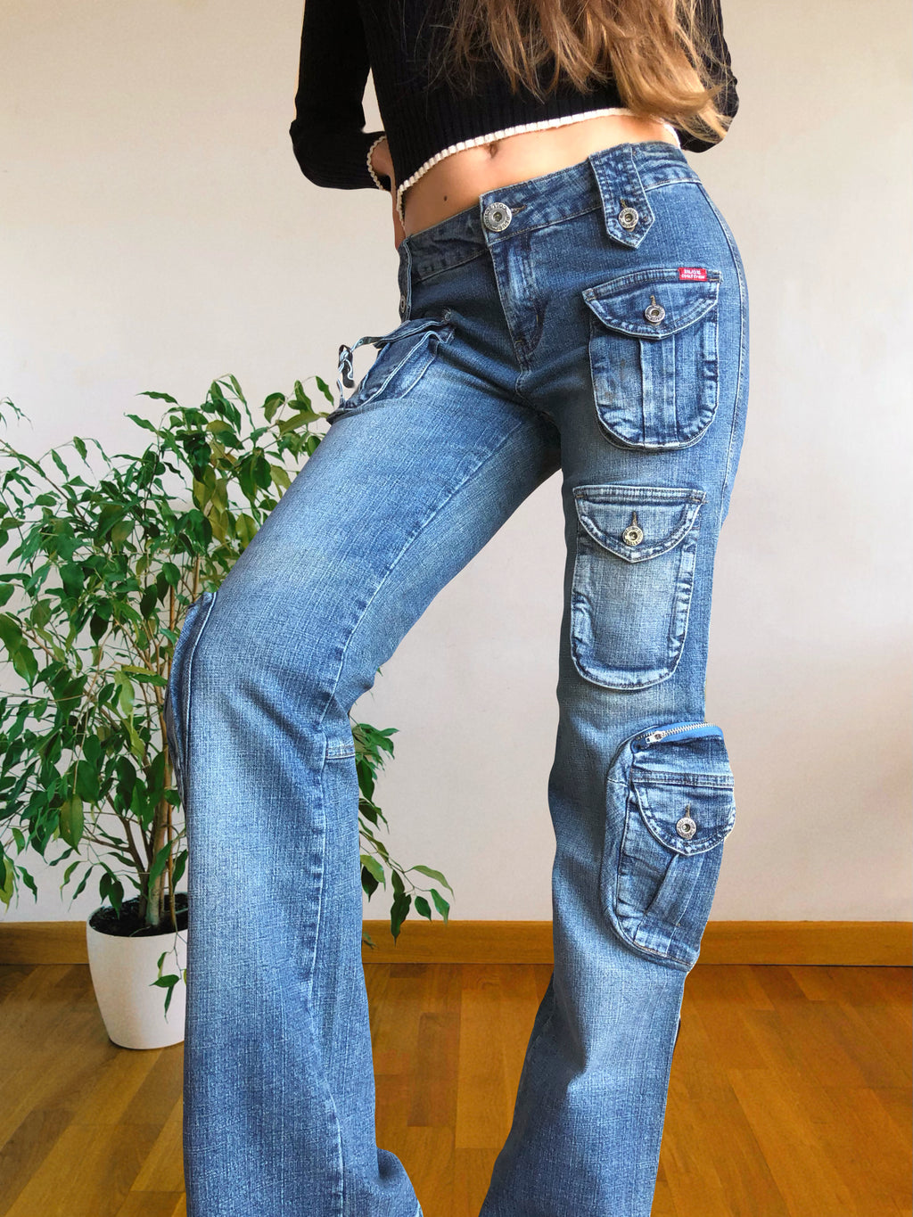 Jeans vintage anni 90 svasati. Molteplici tasche tonde