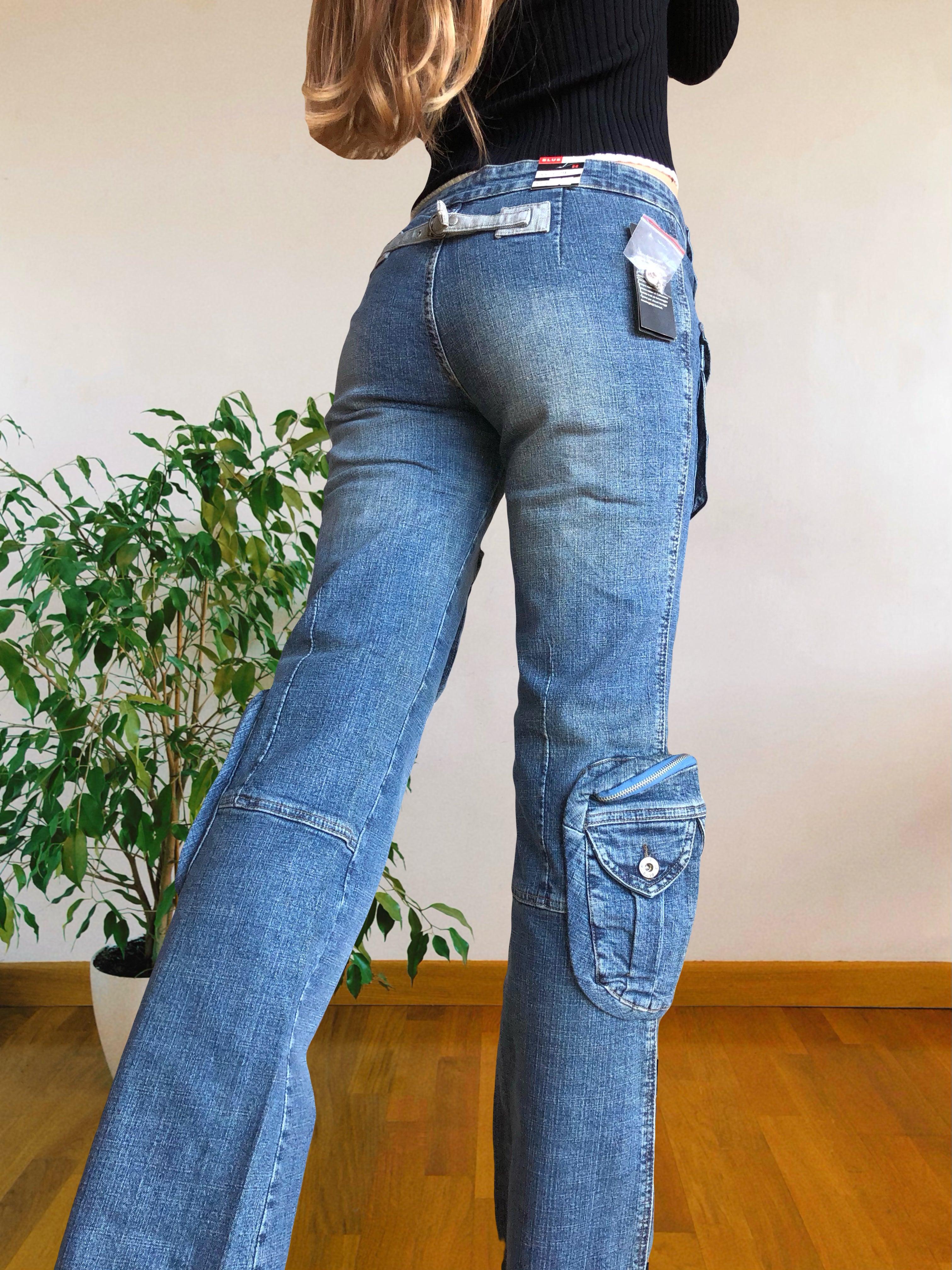 Jeans vintage anni 90 svasati. Molteplici tasche tonde