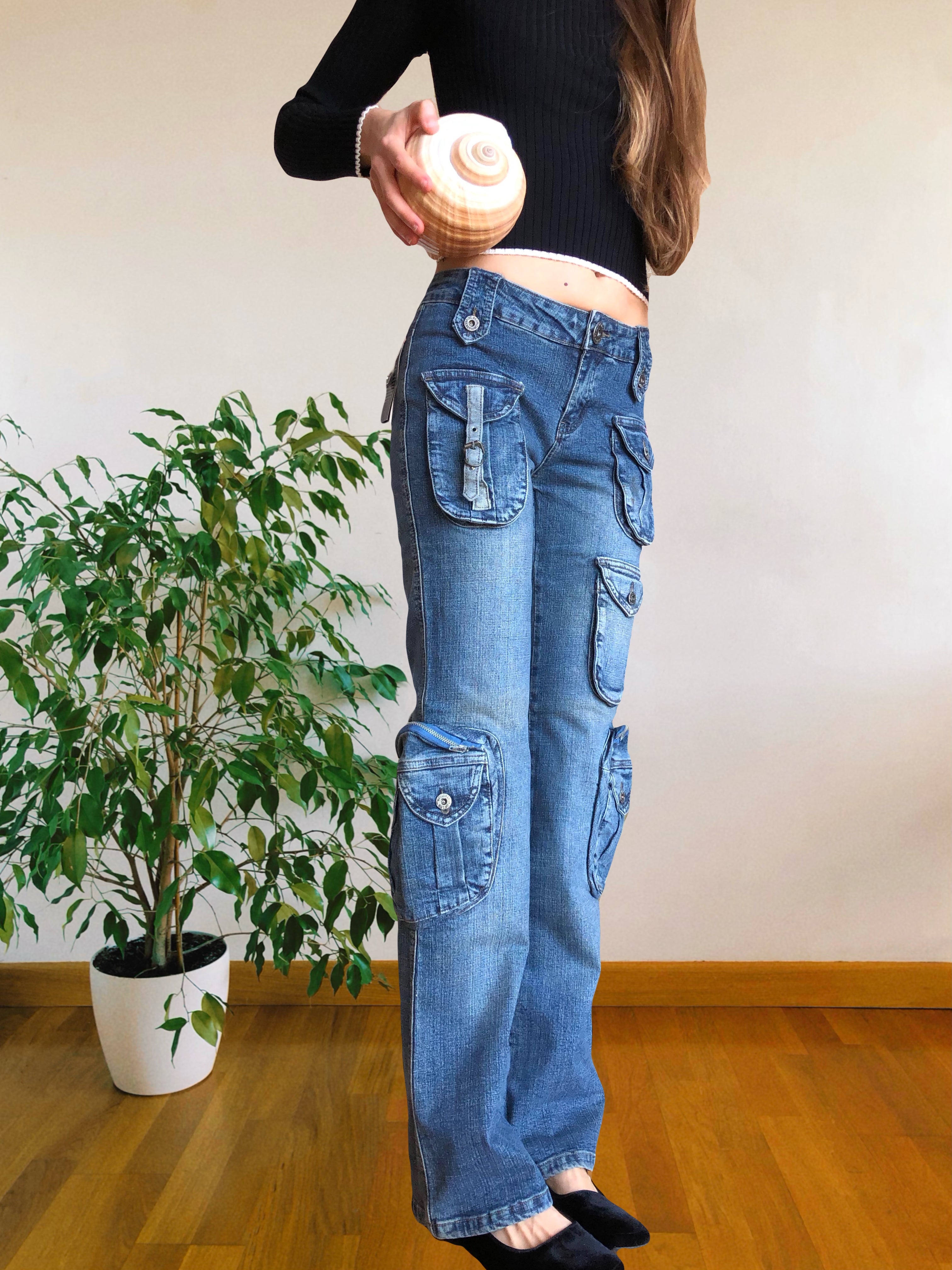 Jeans vintage anni 90 svasati. Molteplici tasche tonde