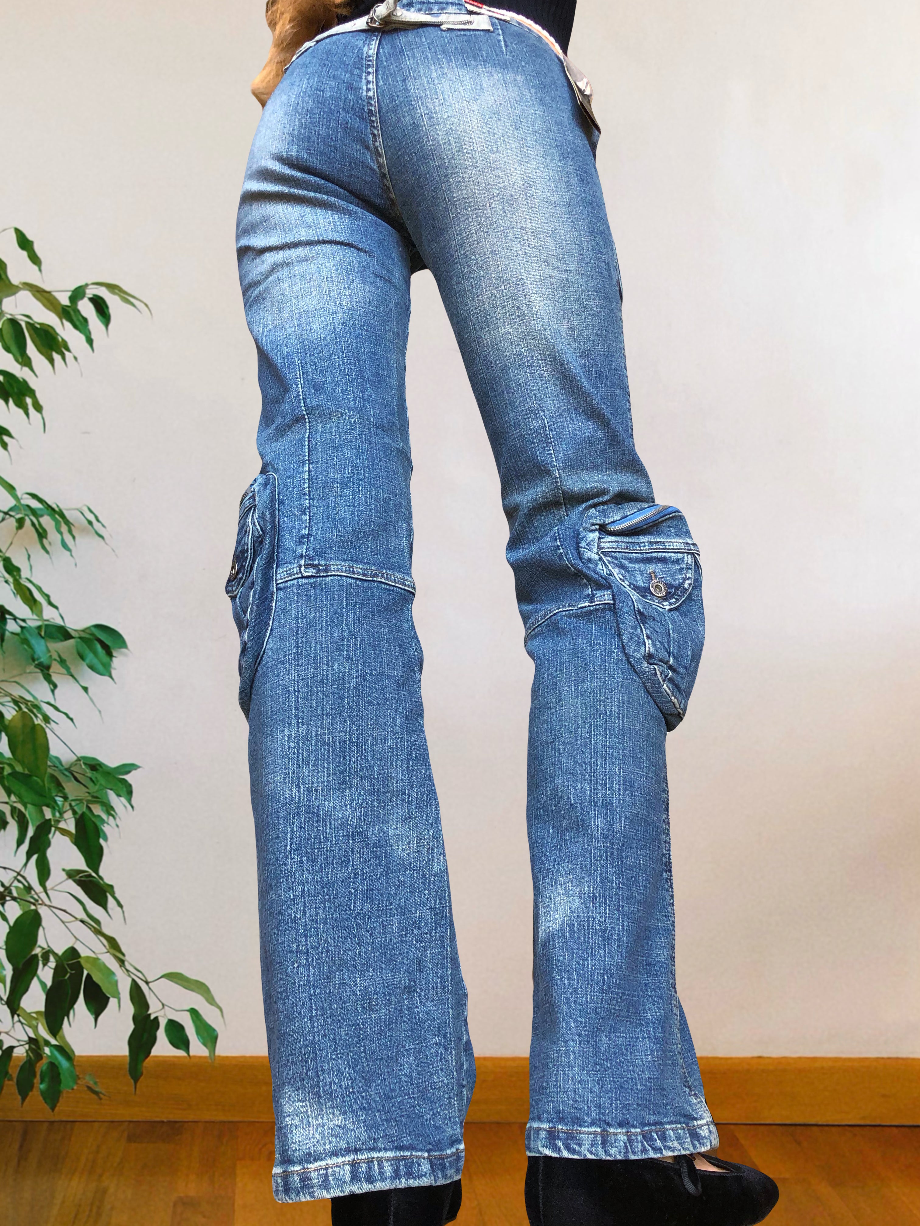 Jeans vintage anni 90 svasati. Molteplici tasche tonde