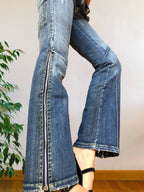 Jeans Vintage anni 90 con sagomature chiare. Svasati zip in fondo