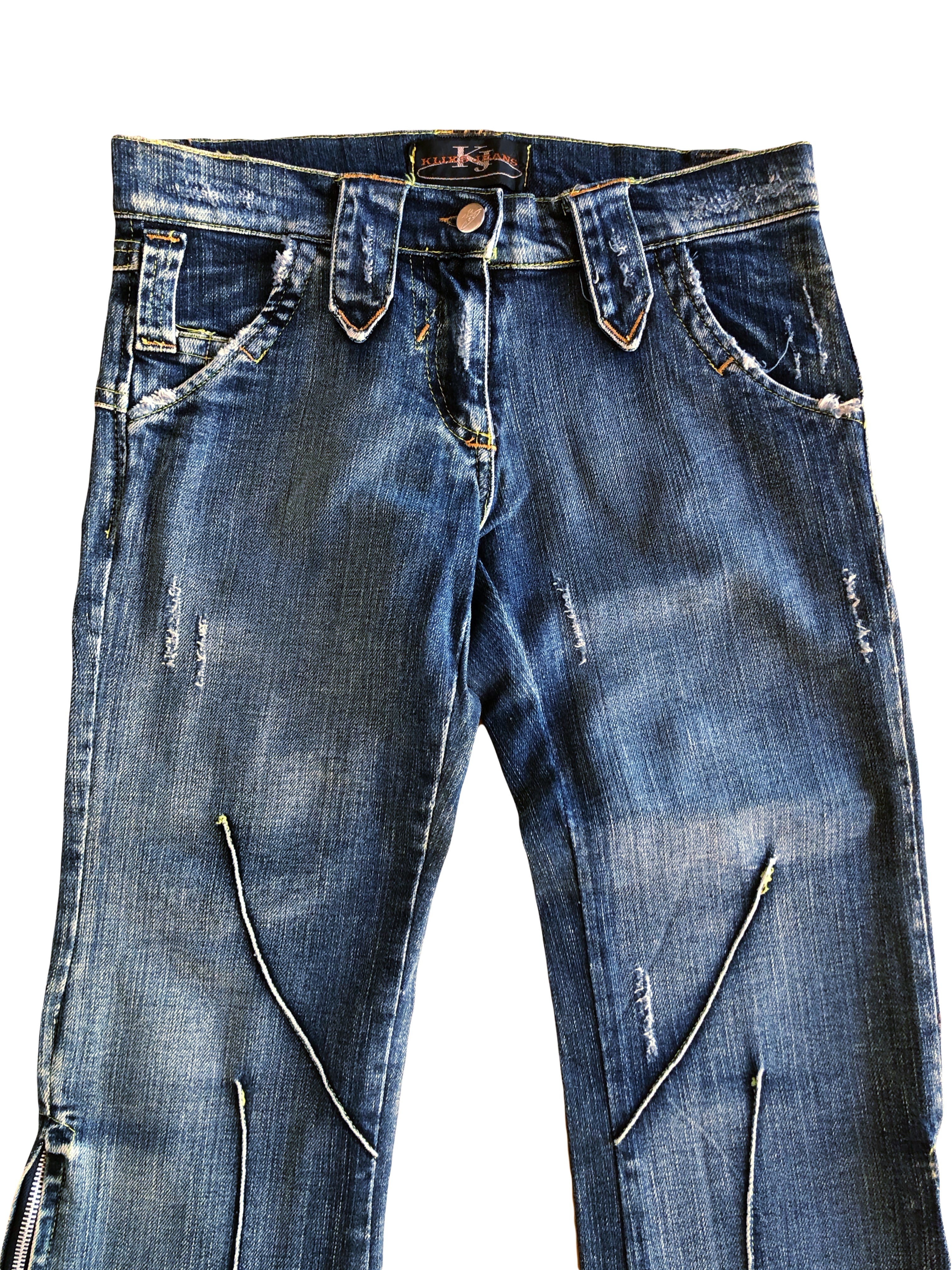 Jeans Vintage anni 90 con sagomature chiare. Svasati zip in fondo