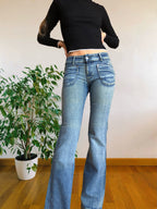 Jeans chiari vintage anni 90 svasati. Tasche frontali vita bassa
