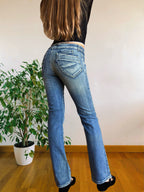 Jeans chiari vintage anni 90 svasati. Tasche frontali vita bassa