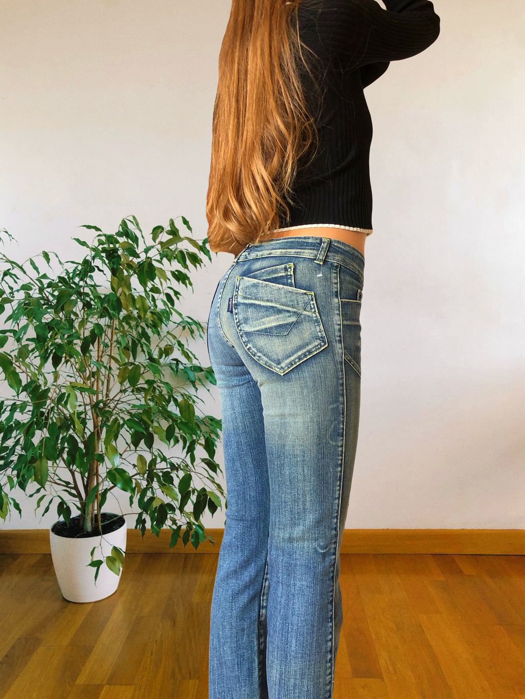 Jeans chiari vintage anni 90 svasati. Tasche frontali vita bassa