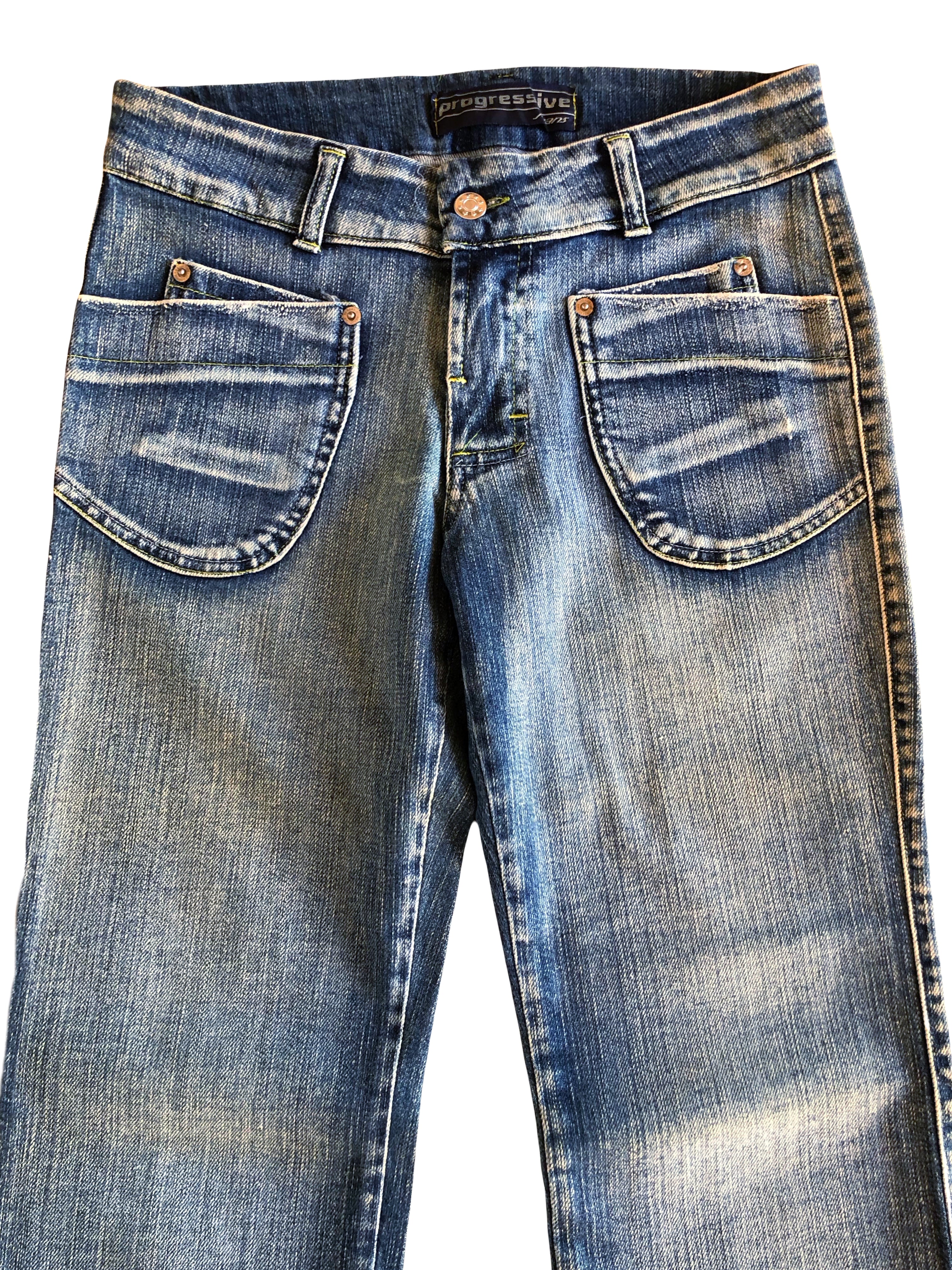 Jeans chiari vintage anni 90 svasati. Tasche frontali vita bassa